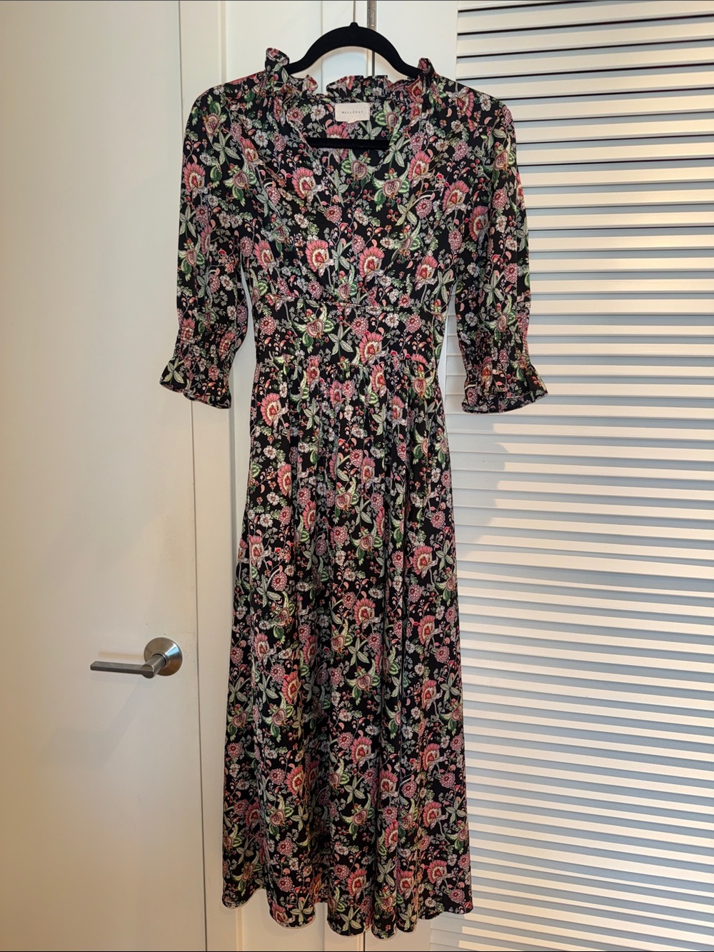Floral Midi Dress with Ruffle V-Neck - Black/Pink